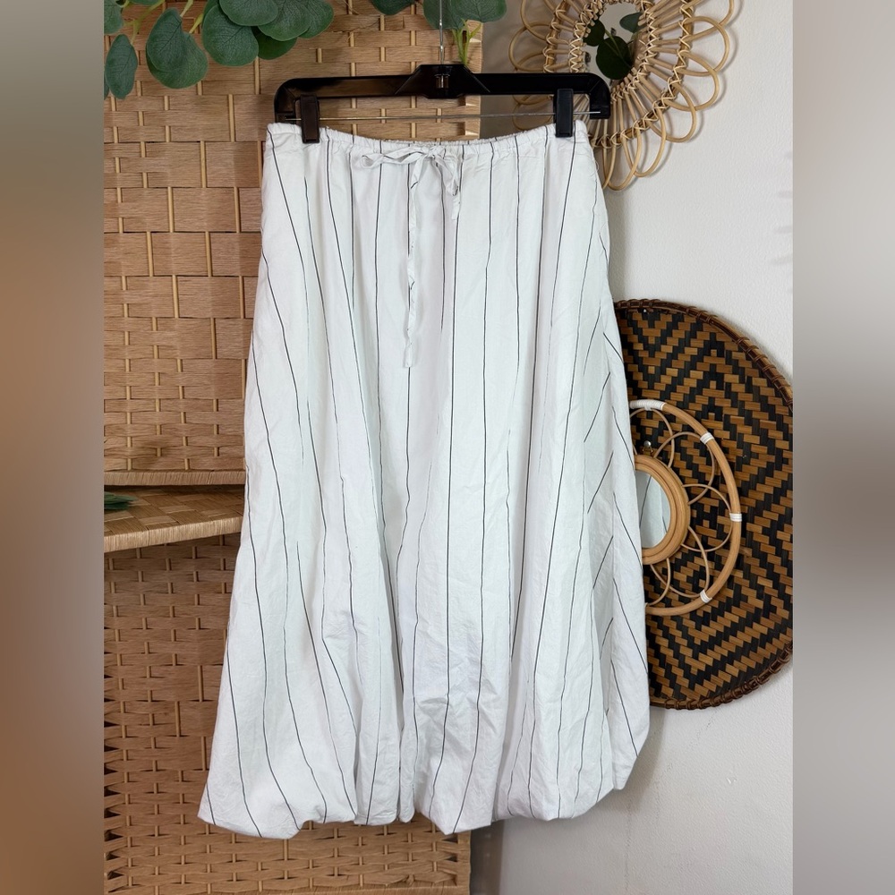 Emerson Lang White Black Pinstripe Balloon/Bubble Midi Skirt Size Small
